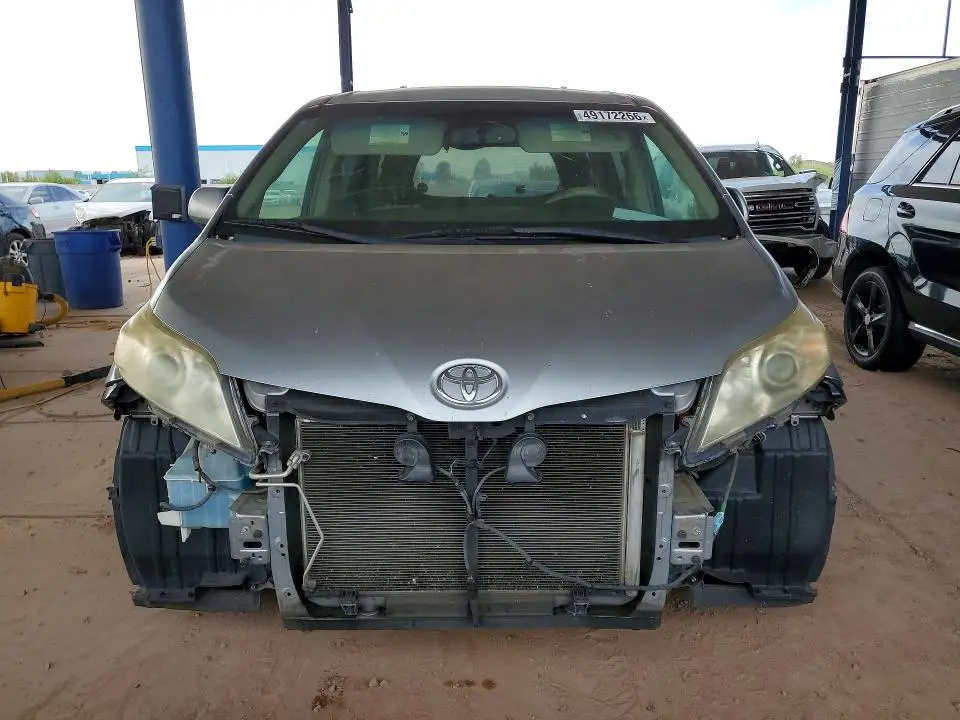 2011 TOYOTA SIENNA LE 8-PASSENGER  