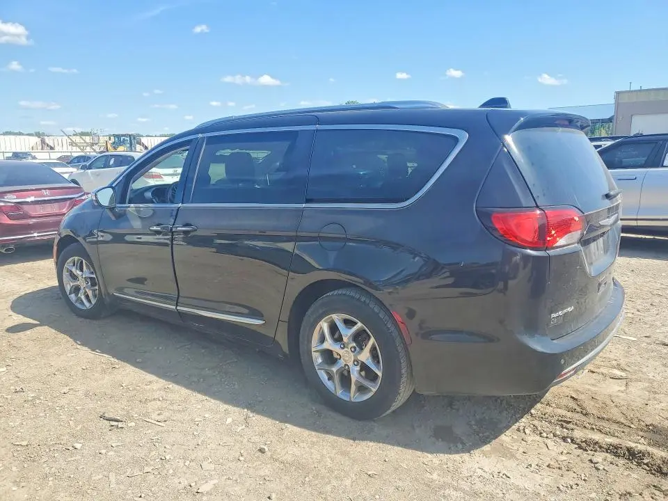 2017 CHRYSLER PACIFICA LIMITED  