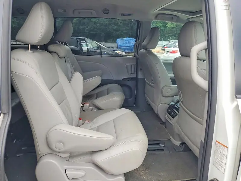 2020 TOYOTA SIENNA XLE 8-PASSENGER  