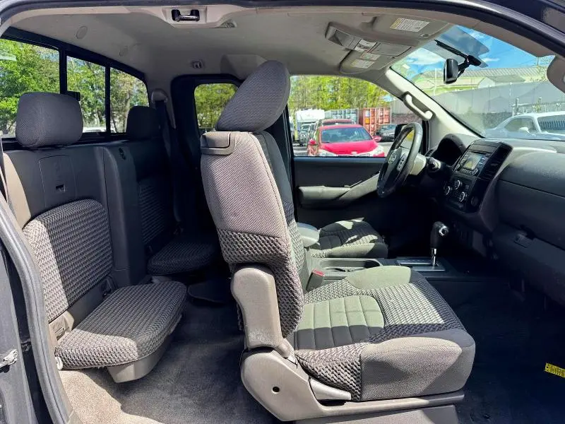 2013 NISSAN FRONTIER SV V6  