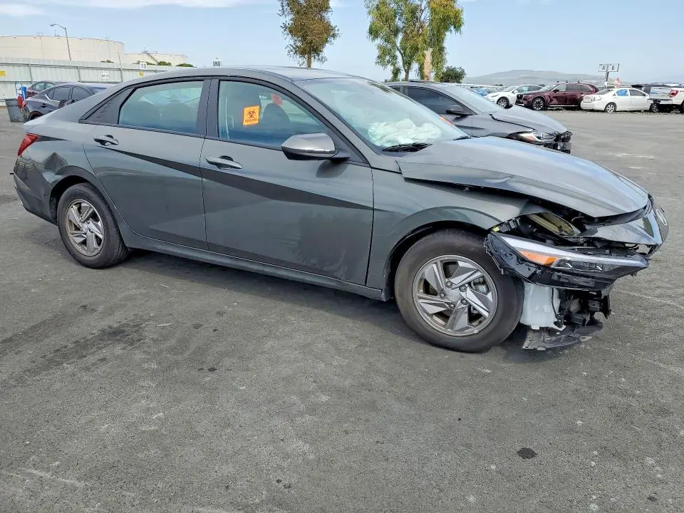 2025 HYUNDAI ELANTRA SE  
