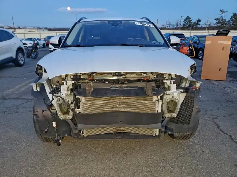 2019 JAGUAR E-PACE SE  