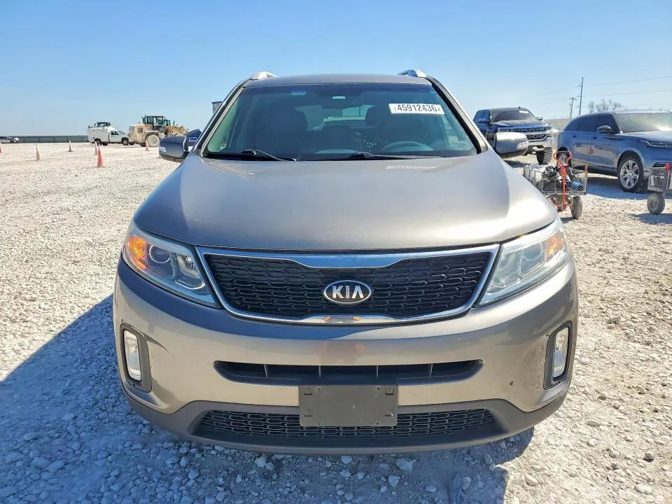 2015 KIA SORENTO LX  