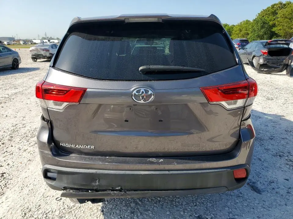 2019 TOYOTA HIGHLANDER LE  