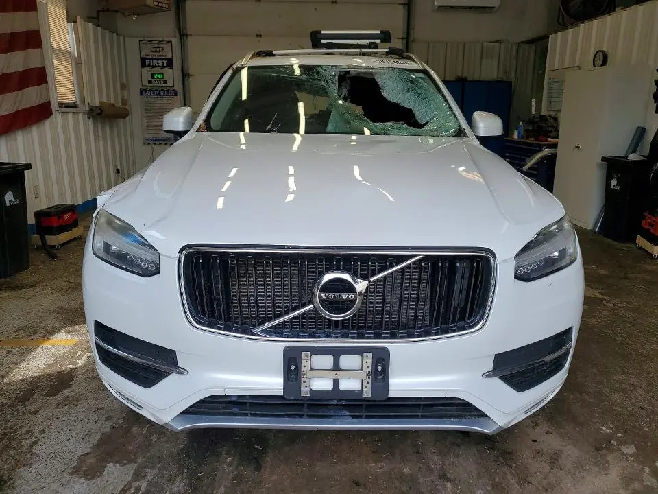 2017 VOLVO XC90 T5  