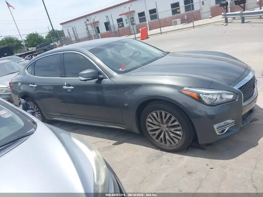 2015 INFINITI Q70L 3.7
