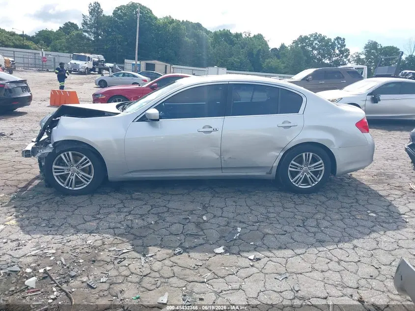 2013 INFINITI G37 JOURNEY