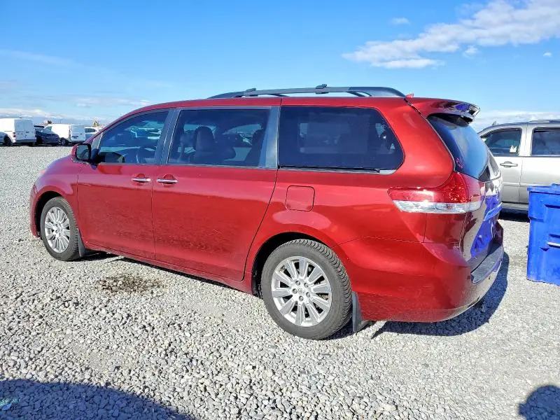 2012 TOYOTA SIENNA XLE  