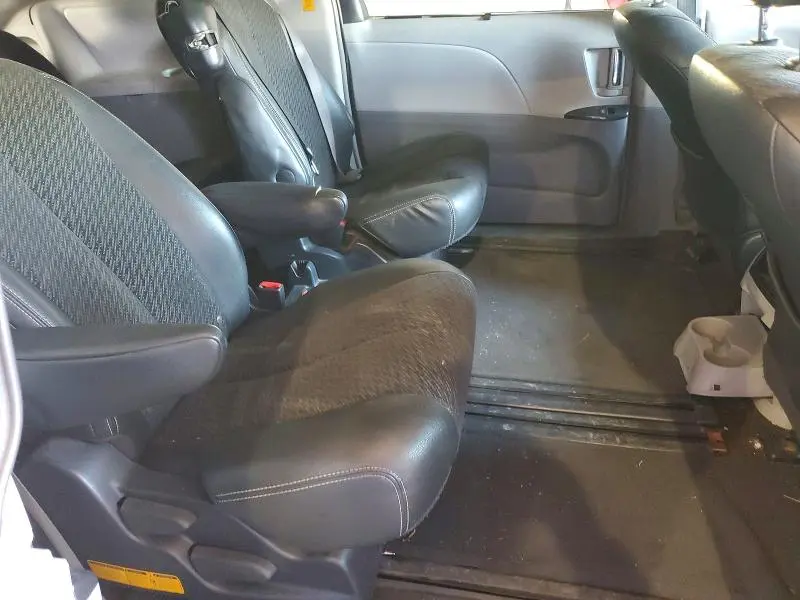 2011 TOYOTA SIENNA SPORT  