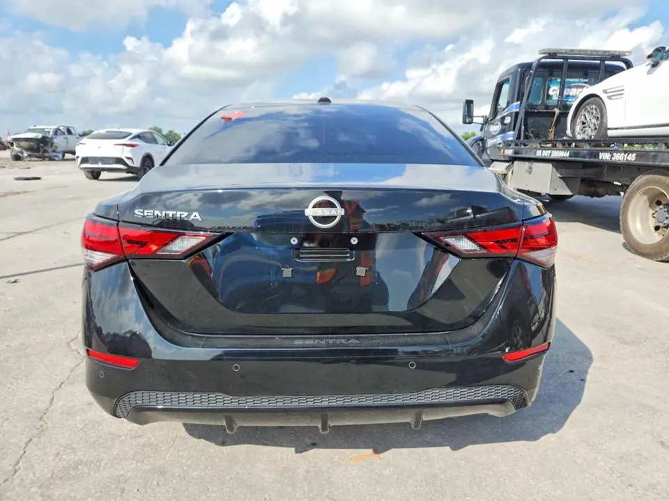 2025 NISSAN SENTRA SV  