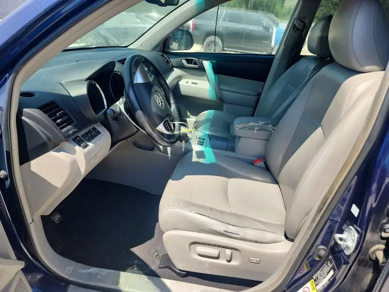 2012 TOYOTA HIGHLANDER SE  