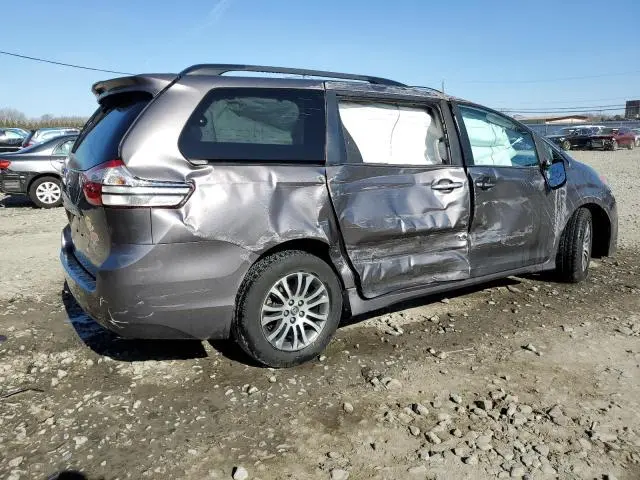 2019 TOYOTA SIENNA XLE  
