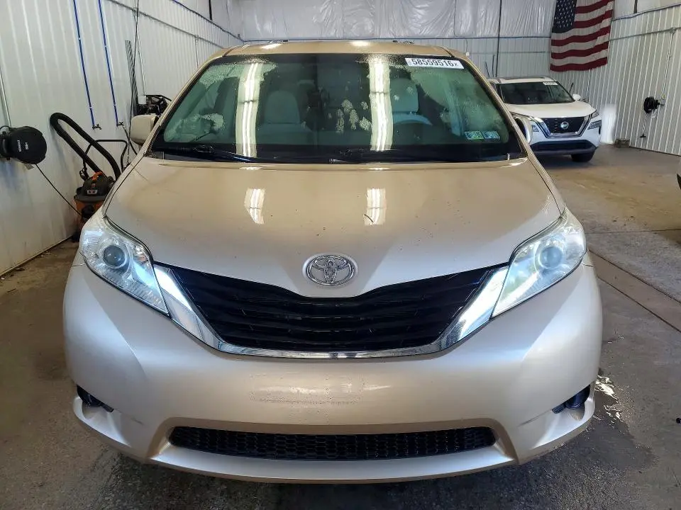 2011 TOYOTA SIENNA LE  