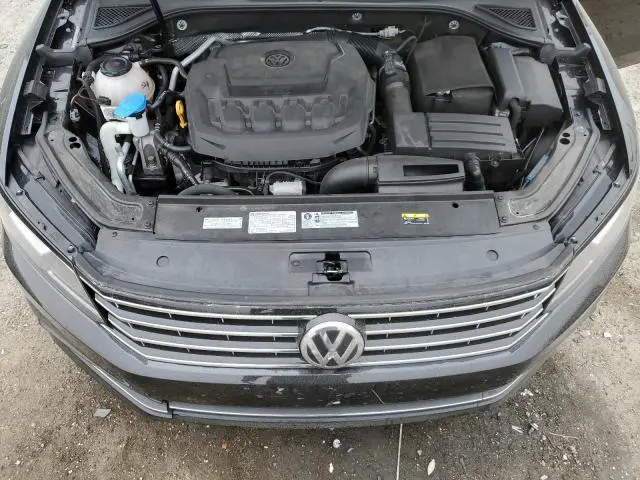 2018 VOLKSWAGEN PASSAT SE  