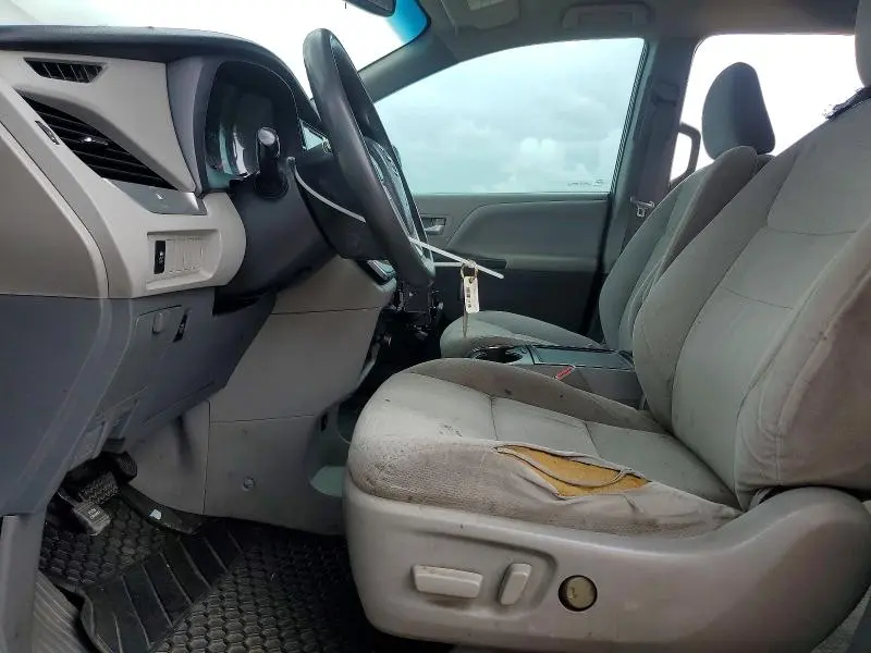 2017 TOYOTA SIENNA LE 8-PASSENGER  