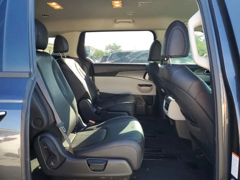 2022 KIA CARNIVAL LX  