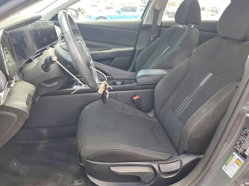 2025 HYUNDAI ELANTRA SEL  