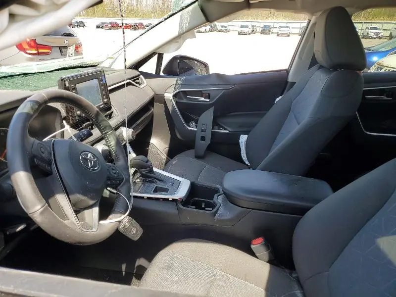 2022 TOYOTA RAV4 XLE  