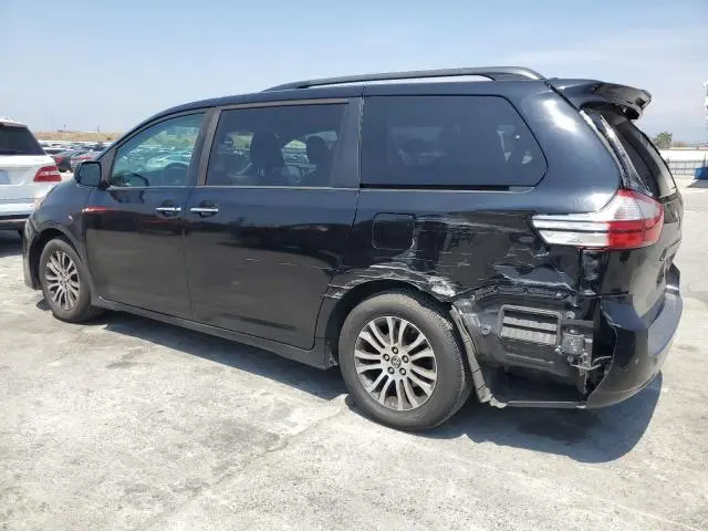 2019 TOYOTA SIENNA XLE  