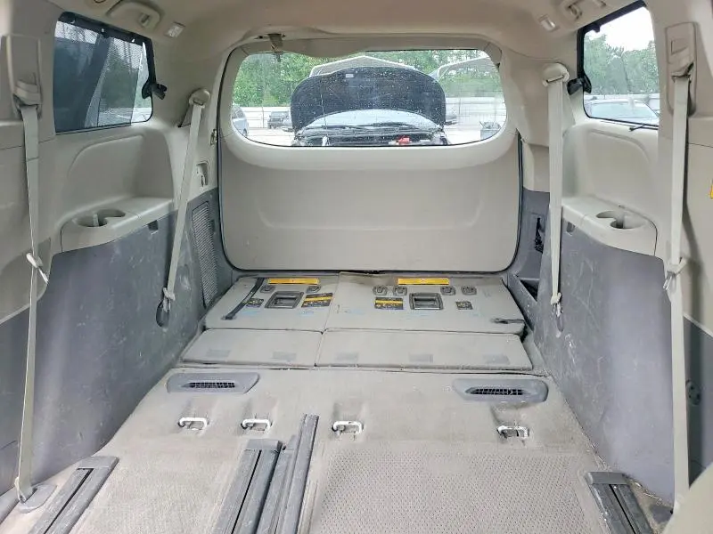 2014 TOYOTA SIENNA XLE 8-PASSENGER  