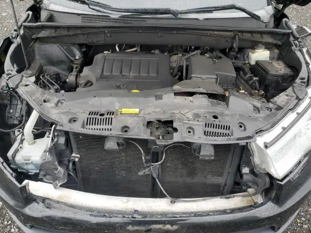 2015 TOYOTA HIGHLANDER LE  