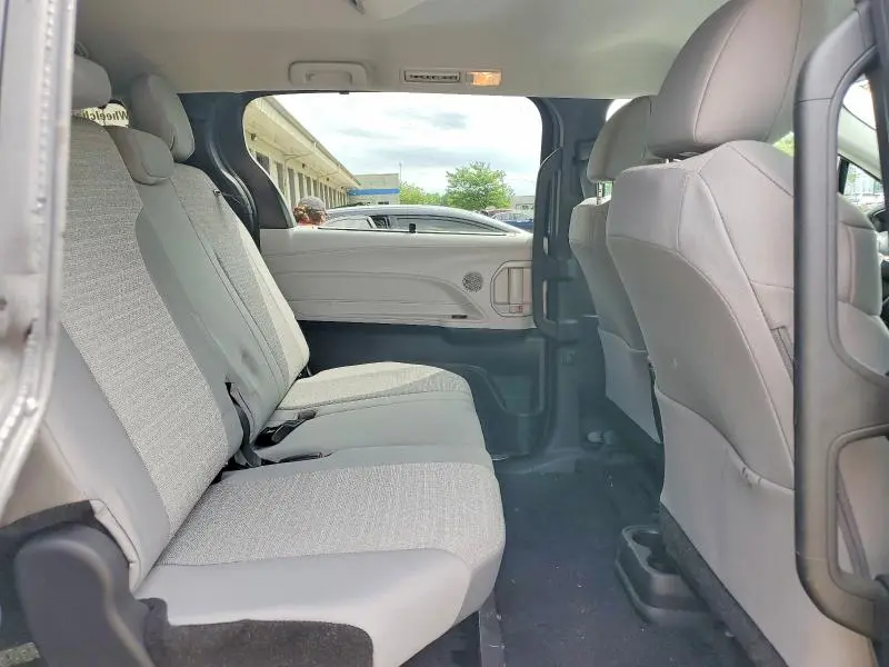 2026 TOYOTA SIENNA LE  