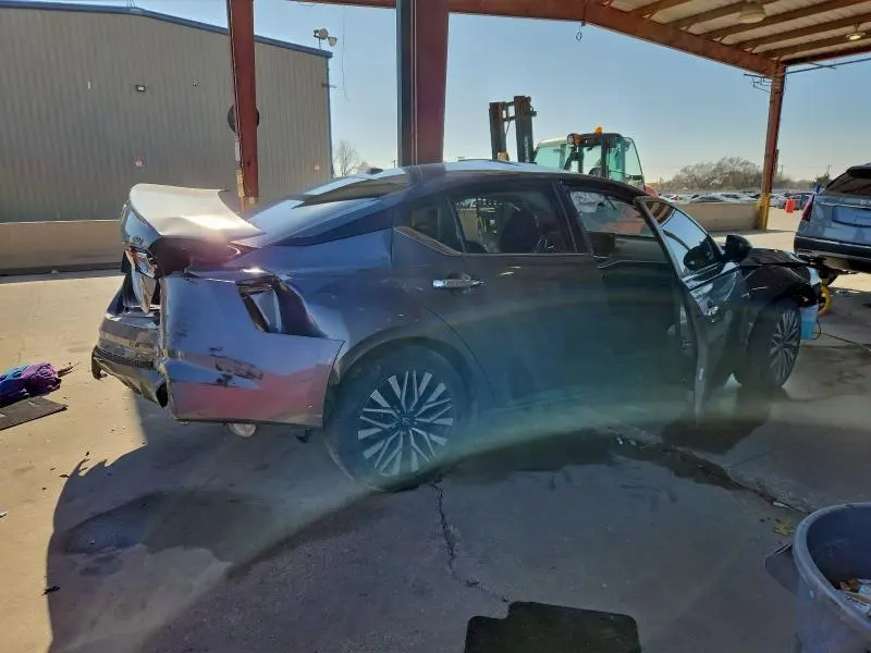 2023 NISSAN ALTIMA SV  