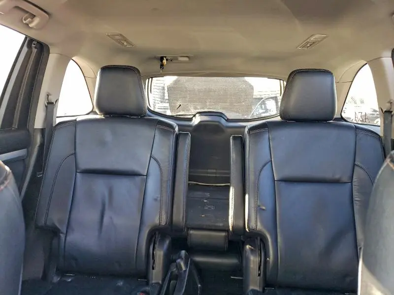 2018 TOYOTA HIGHLANDER SE  