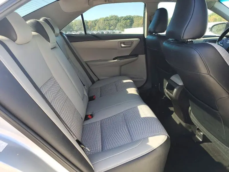 2015 TOYOTA CAMRY SE  