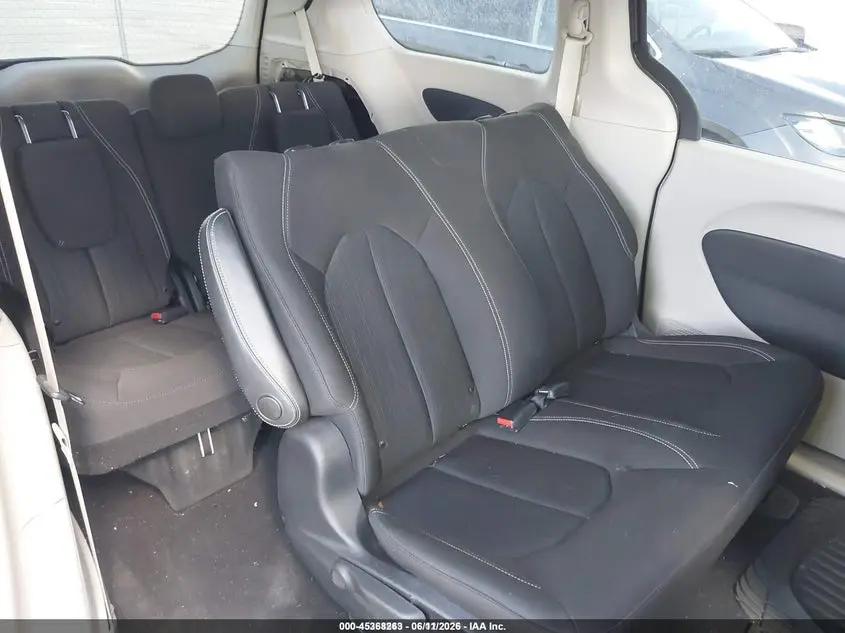 2020 CHRYSLER VOYAGER L