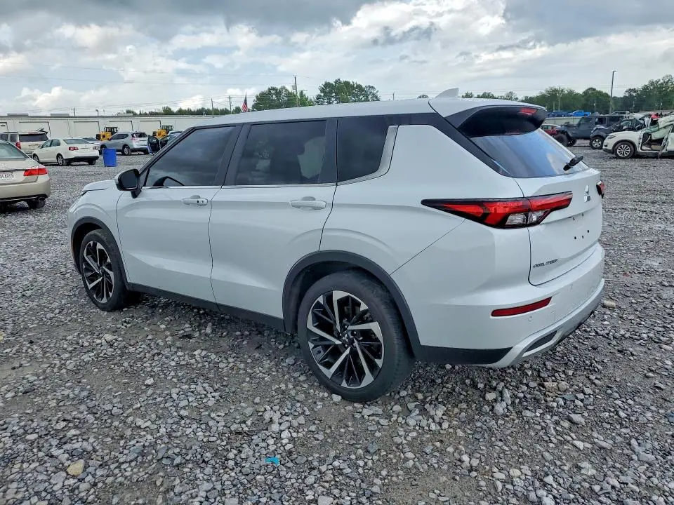 2024 MITSUBISHI OUTLANDER SE  