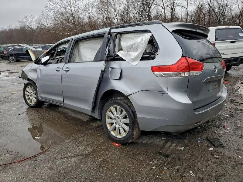 2012 TOYOTA SIENNA XLE  
