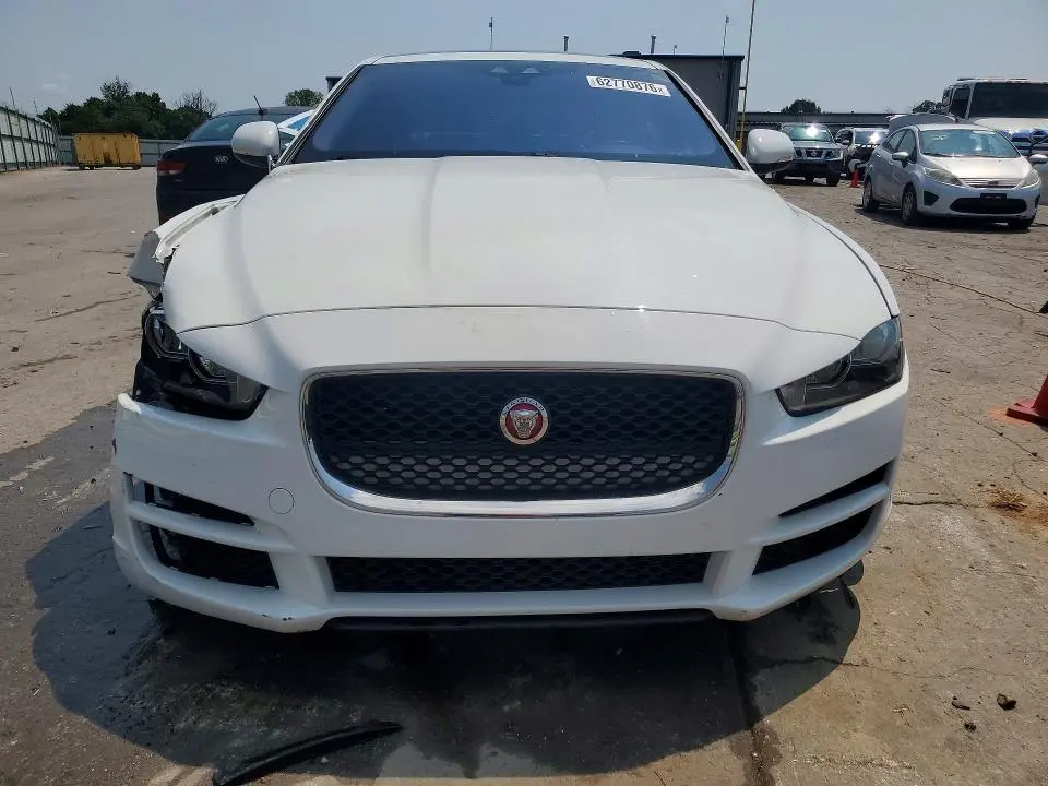 2018 JAGUAR XE PREMIUM  
