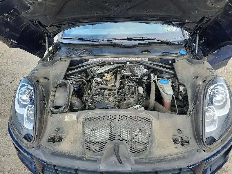 2017 PORSCHE MACAN   