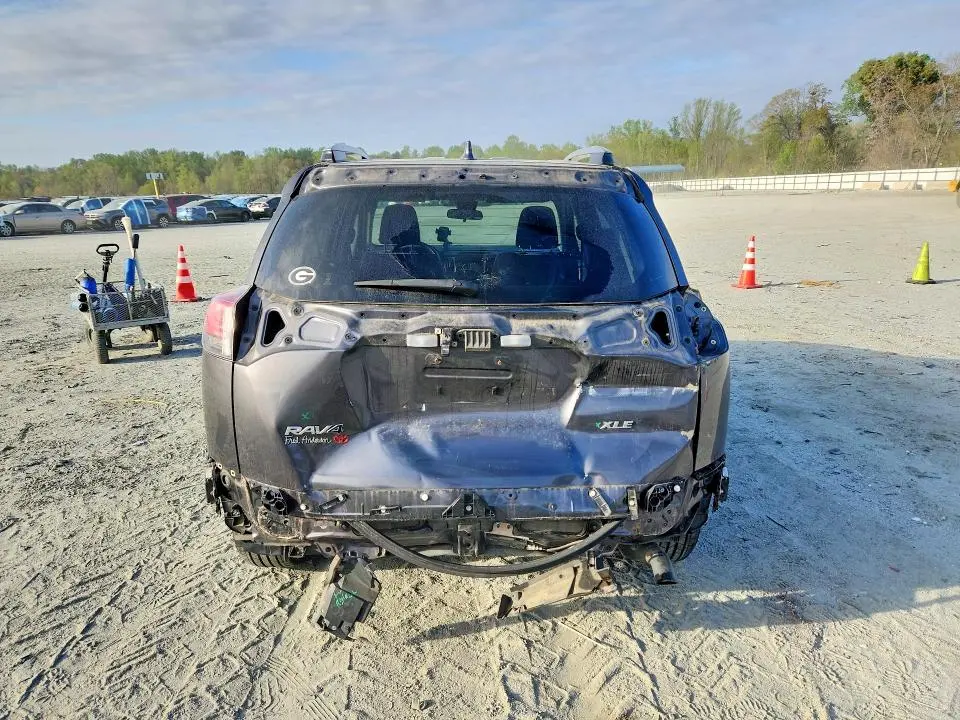 2018 TOYOTA RAV4 XLE  