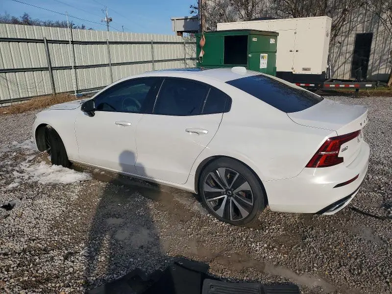 2022 VOLVO S60 B5 MOMENTUM  