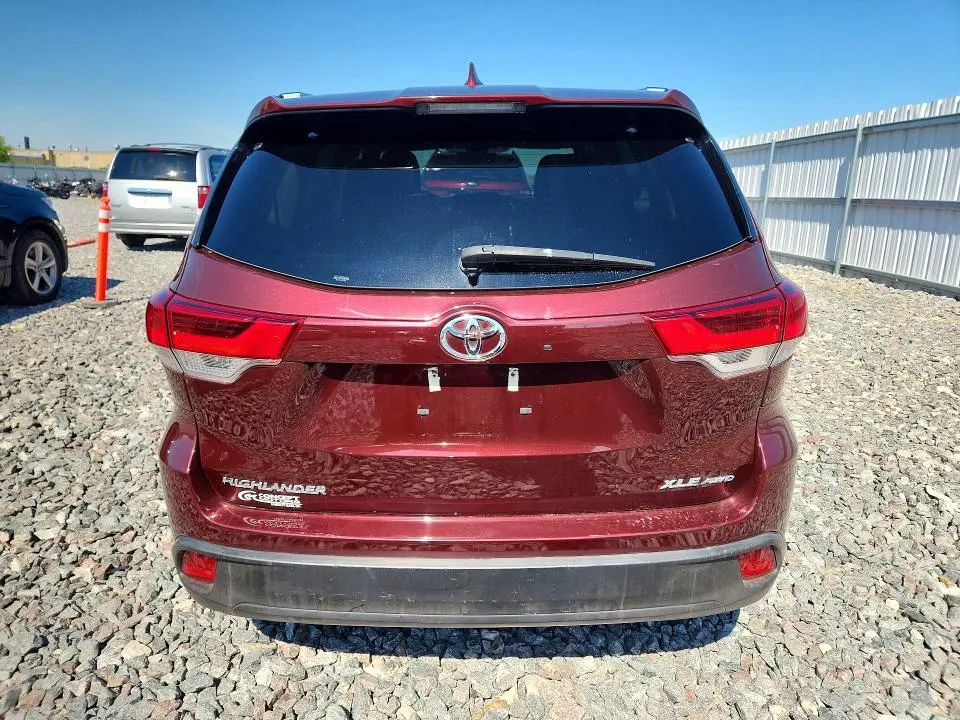 2019 TOYOTA HIGHLANDER XLE  