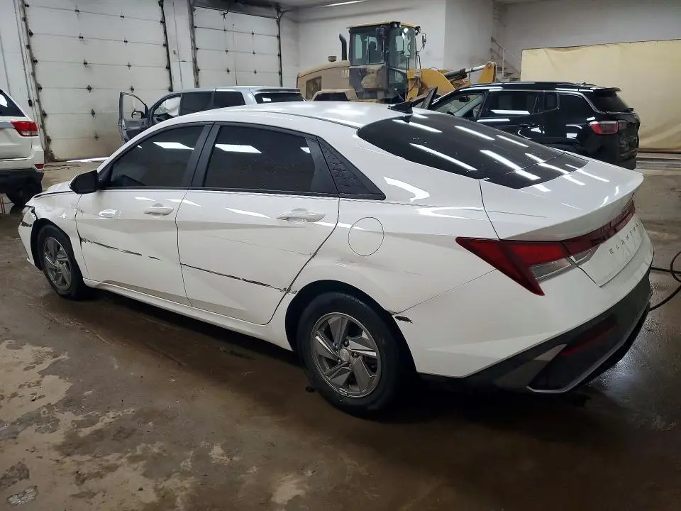 2024 HYUNDAI ELANTRA SE  