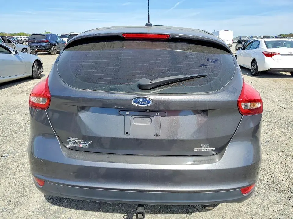 2016 FORD FOCUS SE  
