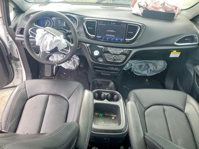 2025 CHRYSLER VOYAGER LX  