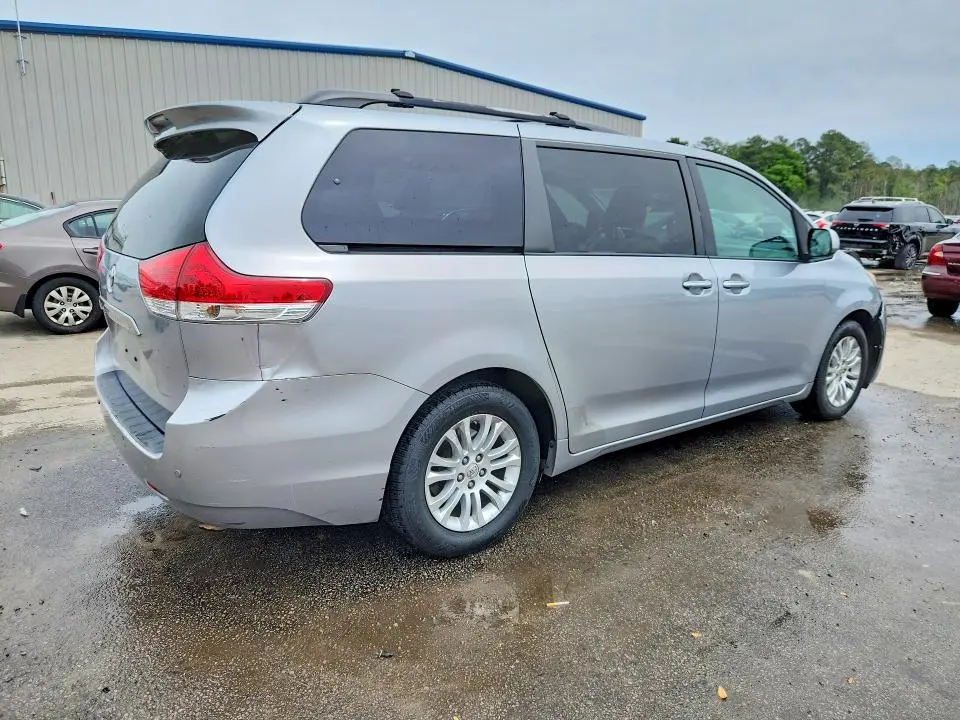 2011 TOYOTA SIENNA XLE 8-PASSENGER  