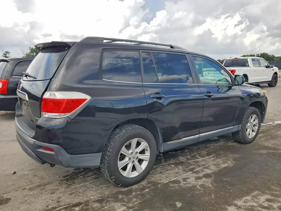 2012 TOYOTA HIGHLANDER SE  