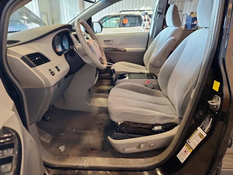 2011 TOYOTA SIENNA LE  