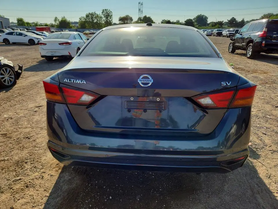 2021 NISSAN ALTIMA SV  