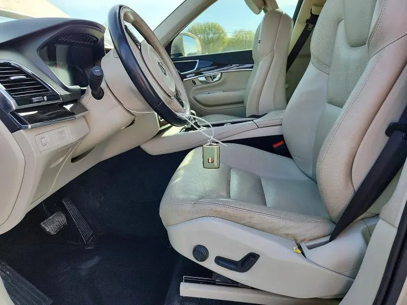 2016 VOLVO XC90 T6  