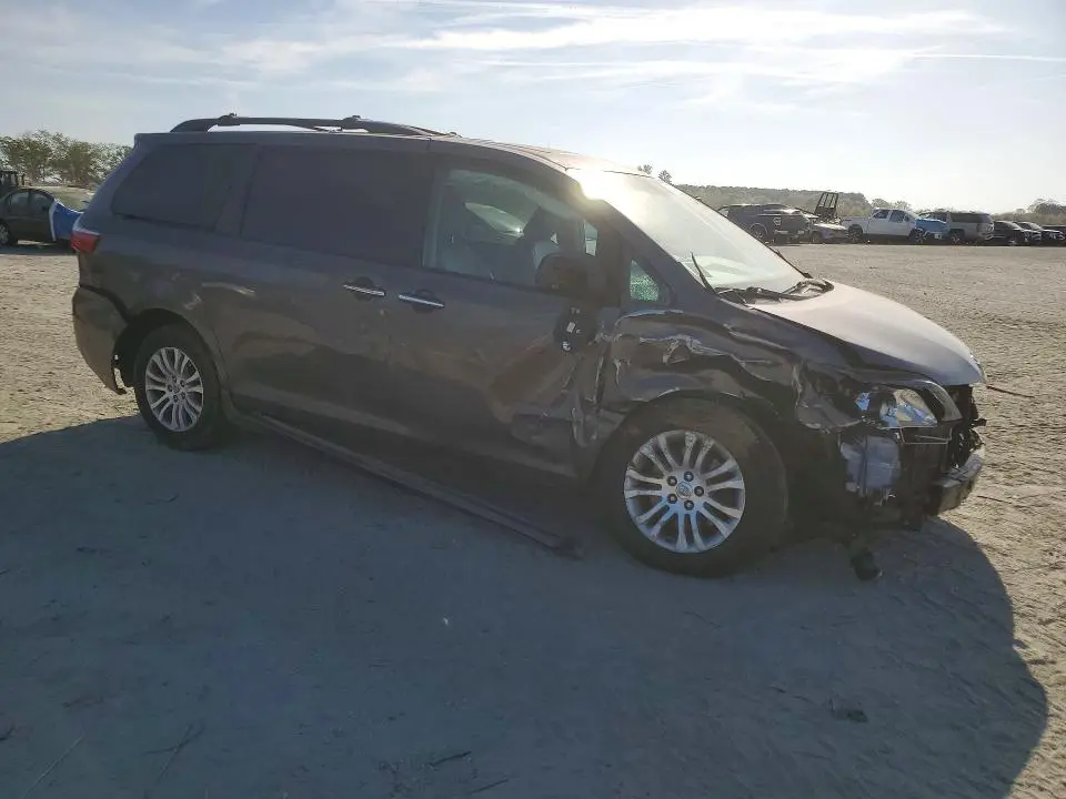 2015 TOYOTA SIENNA XLE 8-PASSENGER  