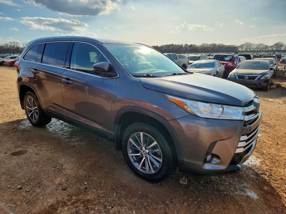 2019 TOYOTA HIGHLANDER XLE  