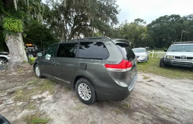 2012 TOYOTA SIENNA XLE  