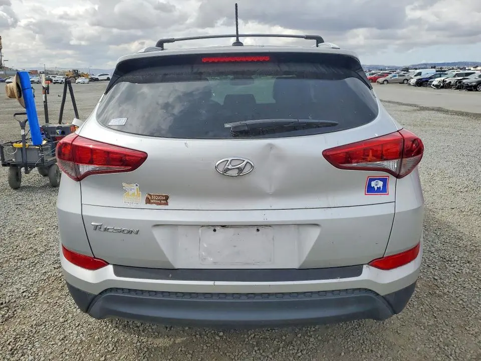 2017 HYUNDAI TUCSON SE  