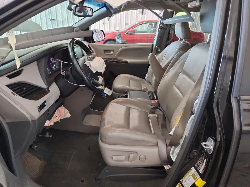 2015 TOYOTA SIENNA XLE 8-PASSENGER  
